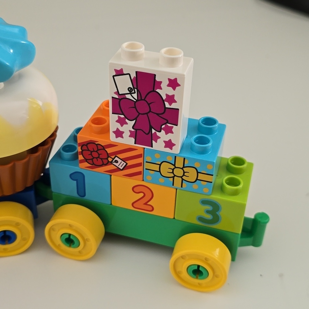 Lego Duplo Disney Mickey & Minnie Mouse Birthday Parade Train - Picture 5 of 7